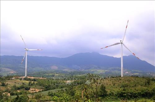 Dự án điện gió đang triển khai tại huyện miền núi Hướng Hóa. Ảnh: Nguyên Lý - TTXVN Dự án điện gió đang triển khai tại huyện miền núi Hướng Hóa. Ảnh: Nguyên Lý - TTXVN