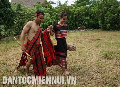 Sau khi bắt nhịp với nhau, họ cùng nhau ra chỗ hẹn hò để tâm tình. Ảnh: Hoàng Hải