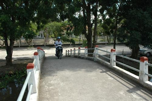 Cầu bê tông được xây bằng nguồn vốn huy động từ nhân dân ở TP.Cần Thơ . Ảnh :dangcongsan.vn Cầu bê tông được xây bằng nguồn vốn huy động từ nhân dân ở TP.Cần Thơ . Ảnh :dangcongsan.vn