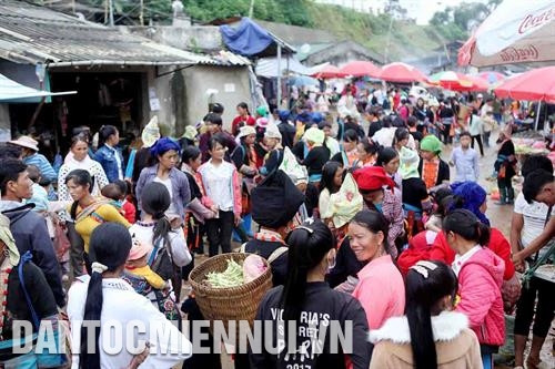 Chợ phiên Vàng Ma Chải mang đậm sắc màu văn hóa các dân tộc vùng cao Tây Bắc. Ảnh: Quý Trung Chợ phiên Vàng Ma Chải mang đậm sắc màu văn hóa các dân tộc vùng cao Tây Bắc. Ảnh: Quý Trung