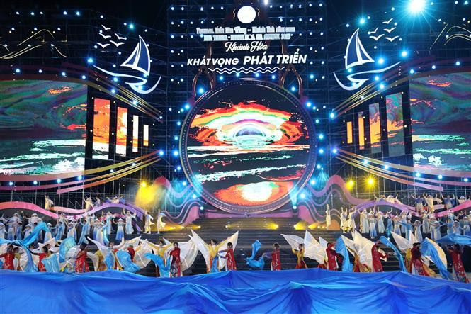 Đại nhạc cảnh "Khánh Hòa sóng hát" mở màn Lễ khai mạc Festival Biển 2023. Ảnh Đặng Tuấn – TTXVN Khai mạc Festival Biển Nha Trang - Khánh Hòa lần thứ X ảnh 2