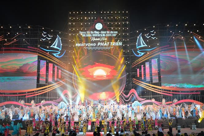 Lễ khai mạc Festival Biển Nha Trang - Khánh Hòa lần thứ 10, với chủ đề “ Khánh Hòa – Khát vọng phát triển”. Ảnh Đặng Tuấn – TTXVN Khai mạc Festival Biển Nha Trang - Khánh Hòa lần thứ X ảnh 1