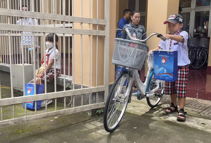 Thanh niên TTXVN trao học bổng cho học sinh nghèo vượt khó ở Đồng Nai ảnh 4