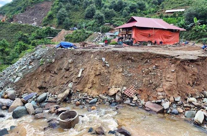 Một điểm bị sạt lở trên địa bàn huyện Bắc Yên, tỉnh Sơn La. Ảnh: Quang Quyết – TTXVN Sơn La xuất hiện một số điểm sạt lở đất, đá sau trận mưa lớn ảnh 1
