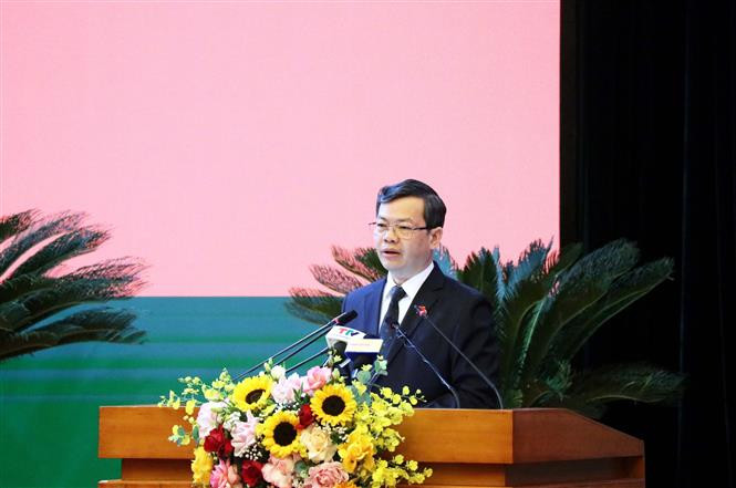 Ông Nguyễn Văn Sơn, Chủ tịch UBND tỉnh Tuyên Quang phát biểu tại kỳ họp. Ảnh Vũ Quang – TTXVN Tuyên Quang: Nhiều giải pháp quan trọng phát triển kinh tế - xã hội năm 2023 ảnh 3
