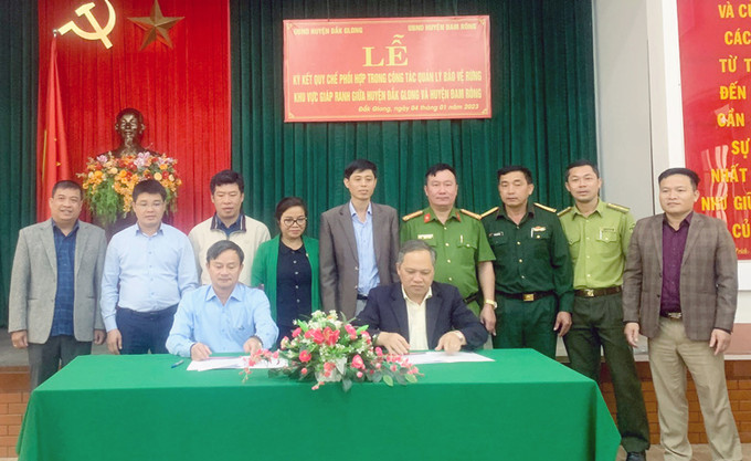 UBND huyện Đắk G’Long và UBND huyện Đam Rông ký kết quy chế phối hợp Tháo gỡ các vướng mắc cho 600 hộ dân cư trú tại vùng giáp ranh Đắk Nông – Lâm Đồng ảnh 2