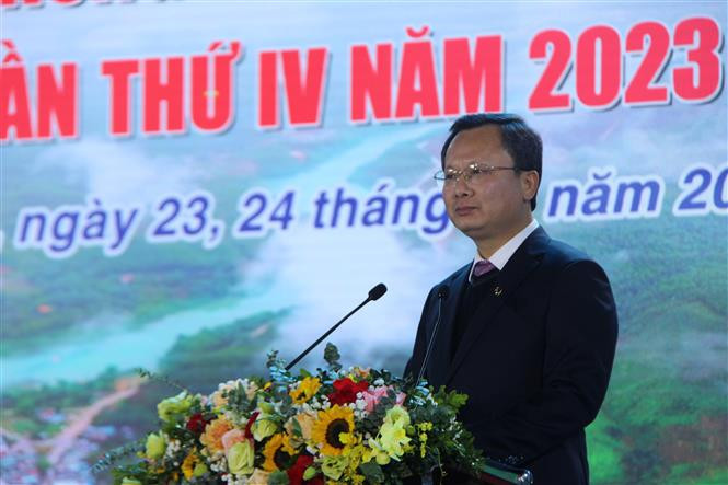 Chủ tịch UBND tỉnh Quảng Ninh phát biểu tại Lễ công bố. Ảnh: Thanh Vân-TTXVN Huyện miền núi Ba Chẽ đạt chuẩn nông thôn mới ảnh 2