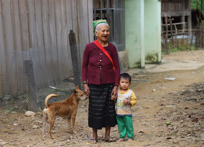 Cuộc sống hàng ngày của người dân bản Na Ngân, xã Nga My (Tương Dương, Nghệ An). Ảnh: Xuân Tiến - TTXVN Nhịp sống yên bình giữa đại ngàn Pù Huống ảnh 5