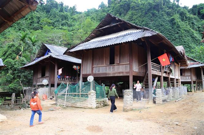 Một góc bản làng Na Ngân tại xã Nga My (Tương Dương, Nghệ An). Ảnh: Xuân Tiến - TTXVN Nhịp sống yên bình giữa đại ngàn Pù Huống ảnh 8