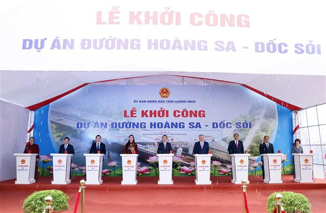 Chủ tịch nước Võ Văn Thưởng dự Lễ Công bố Quy hoạch tỉnh Quảng Ngãi thời kỳ 2021 - 2030, tầm nhìn đến 2050 ảnh 4 Chủ tịch nước Võ Văn Thưởng dự Lễ Công bố Quy hoạch tỉnh Quảng Ngãi thời kỳ 2021 - 2030, tầm nhìn đến 2050 ảnh 4