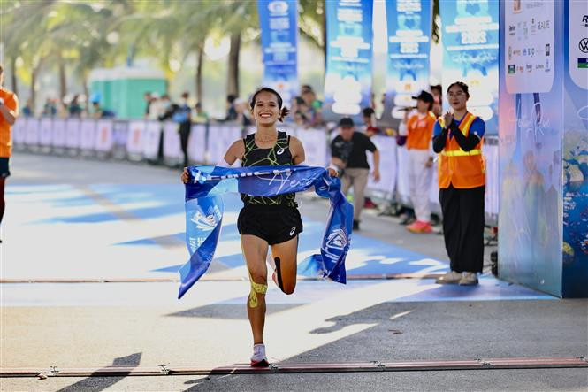 Tham gia Giải Marathon Quốc tế Di sản Hạ Long 2023 là cơ hội để nhiều vận động viên rèn luyện bản thân để tham gia các giải chuyên nghiệp khác. Ảnh: Thanh Vân-TTXVN Khoảng 9.100 người tham gia Giải Marathon Quốc tế Di sản Hạ Long 2023 ảnh 3