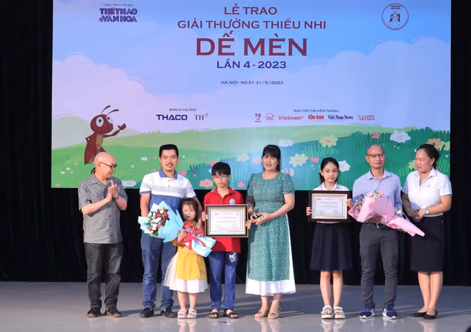 Hoàng Nhật Quang, họa sĩ nhí người dân tộc Tày đoạt giải Thiếu nhi Dế Mèn 2023 ảnh 2