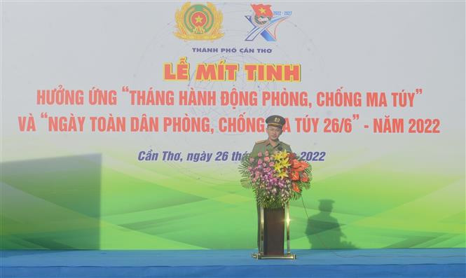 Đại tá Trần Văn Dương, Phó Giám đốc Công an thành phố Cần Thơ phát biểu tại buổi lễ. Ảnh: Ánh Tuyết - TTXVN Cần Thơ ra mắt Mô hình "Giữ vững an ninh chính trị, trật tự an toàn xã hội, phòng chống tội phạm ma túy trong thiếu niên" ảnh 2