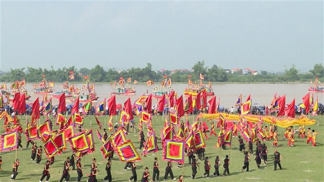 Diễn xướng hội quân trên sông Lục Đầu. Ảnh: TTXVN phát Tái hiện hào khí Đông A thời Trần tại diễn xướng hội quân trên sông Lục Đầu ảnh 3