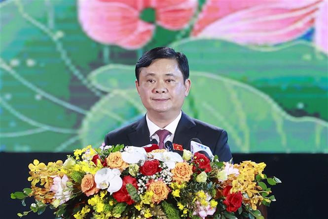 Đồng chí Thái Thanh Quý, Ủy viên Trung ương Đảng, Bí thư Tỉnh ủy, Chủ tịch HĐND tỉnh, Trưởng đoàn đại biểu Quốc hội tỉnh Nghệ An phát biểu. Ảnh: Doãn Tấn - TTXVN Chủ tịch Quốc hội Vương Đình Huệ dự Lễ Kỷ niệm 60 năm thành lập thành phố Vinh, 235 năm Phượng Hoàng Trung Đô ảnh 6
