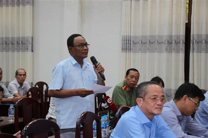 Cử tri Sơn Ngọc Hiền kiến nghị. Ảnh: Nguyễn Hằng - TTXVN Phát huy sức mạnh khối đại đoàn kết toàn dân tộc trong xây dựng và phát triển Hậu Giang ảnh 3
