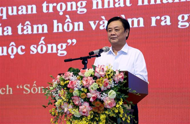 Bộ trưởng Bộ Nông nghiệp và Phát triển nông thôn Lê Minh Hoan phát biểu tại hội thảo. Ảnh: Nam Sương - TTXVN Giải pháp phát triển sản phẩm OCOP và du lịch nông thôn ảnh 3