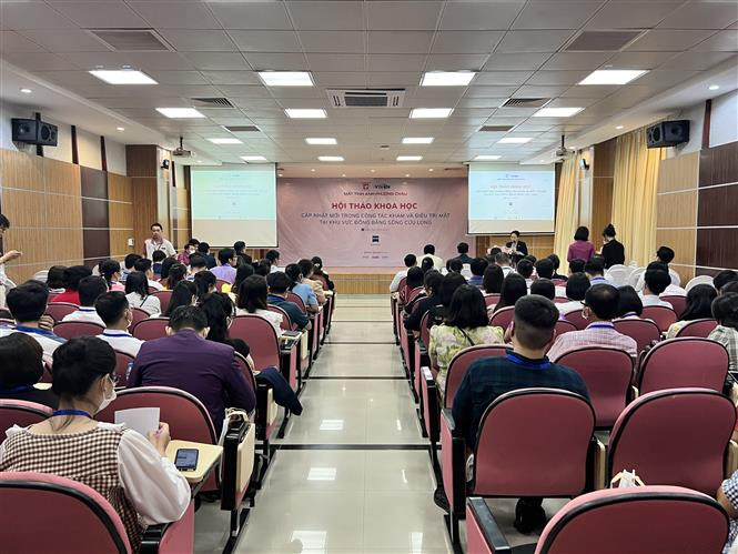 Quang cảnh Hội thảo khoa học “Cập nhật mới trong khám và điều trị mắt tại khu vực Đồng bằng sông Cửu Long”. Ảnh: Ánh Tuyết - TTXVN Ra mắt trung tâm tư vấn điều trị các bệnh lý võng mạc trẻ sinh non đầu tiên tại Đồng bằng sông Cửu Long ảnh 3