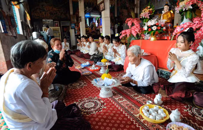 Rộn ràng Lễ dâng y Kathina ở chùa Som Rong ảnh 13