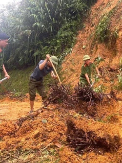 Những con đường hồi sinh sau bão lũ