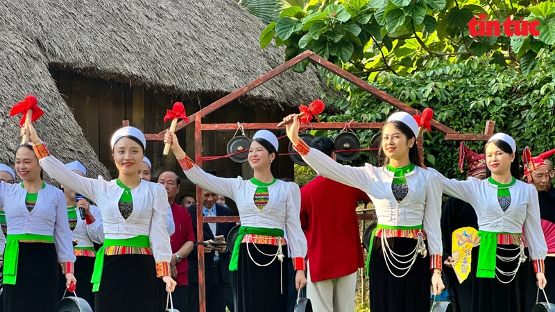 Nghệ thuật chiêng Mường được Bộ Văn hóa, Thể thao và Du lịch đưa vào danh mục Di sản văn hóa phi vật thể quốc gia năm 2016.