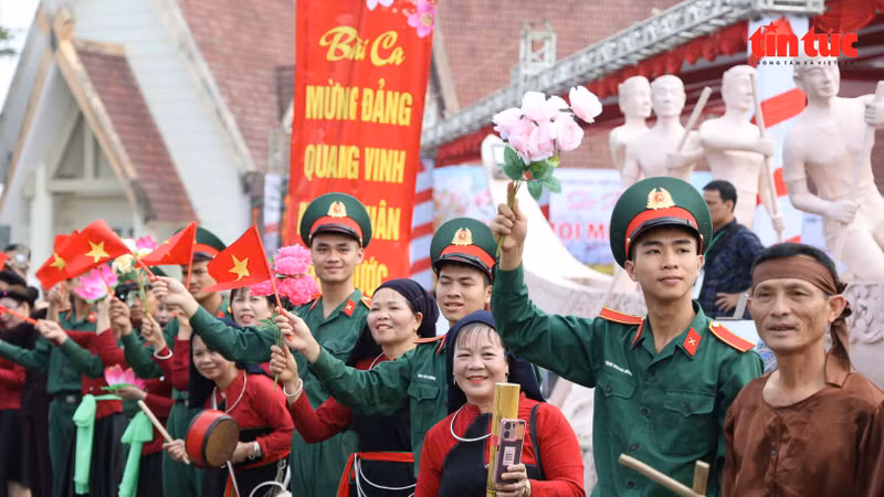 Những nghệ nhân bền bỉ giữ hồn văn hóa dân tộc thiểu số 