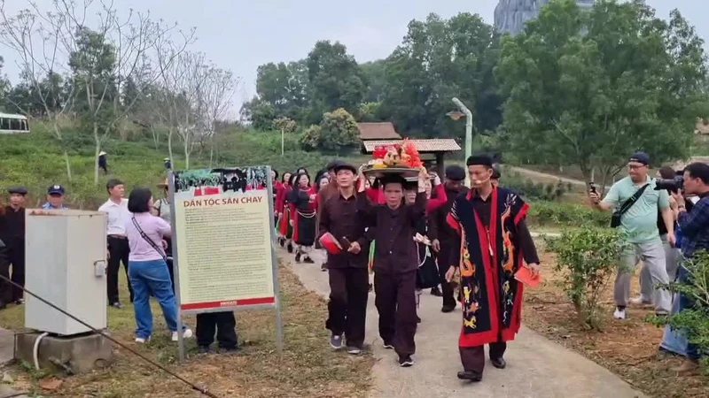 Đồng bào Cao Lan, Phú Thọ tưng bừng mở hội xuống đồng 2026