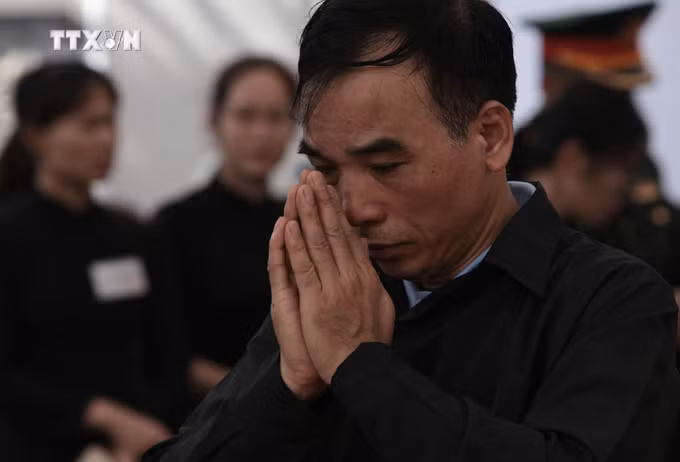 vna_potal_dong_nguoi_tiep_tuc_xep_hang_vieng_tong_bi_thu_tai_xa_dong_hoi_huyen_dong_anh__7504052.jpeg
