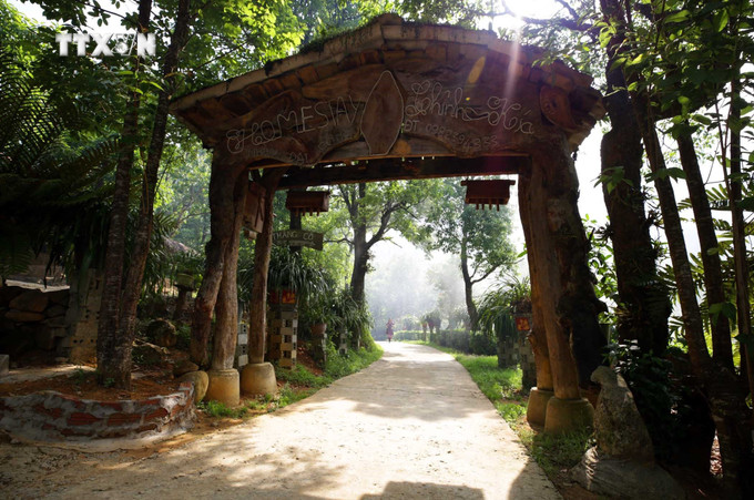 Cổng của các homestay của người Mông tại khu du lịch Sin Suối Hồ (Lai Châu)được thiết kế trang trí độc đáo, gần gũi với thiên nhiên núi rừng Tây Bắc . Ảnh: Quý Trung – TTXVN vna_potal_lai_chau_sin_suoi_ho_diem_du_lich_hap_dan_o_lai_chau_5834605.jpg