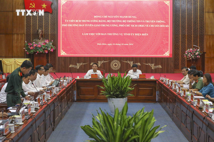 Quảng cảnh buổi làm việc. Ảnh: Xuân Tư - TTXVN vna_potal_bo_truong_bo_thong_tin_va_truyen_thong_lam_viec_voi_tinh_dien_bien_7654071.jpg