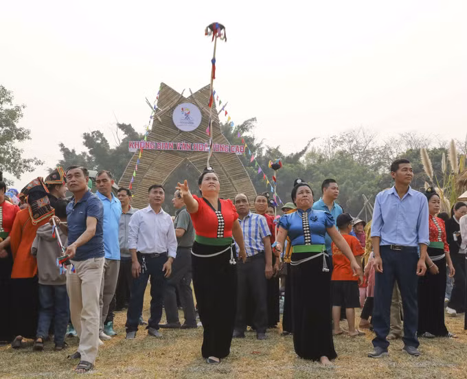 3-dac sac khong gian van hoa vung cao Dien Bien-trung kien.jpg