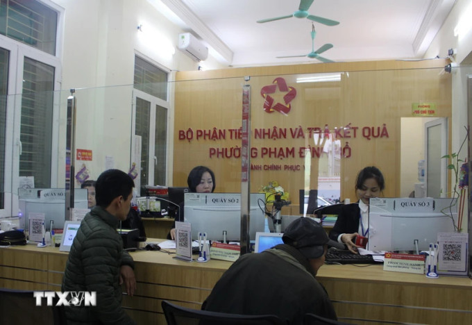 Bộ phận một cửa tại UBND phường Phạm Đình Hổ. Ảnh: Nguyễn Thắng-TTXVN hanhchinh.jpg