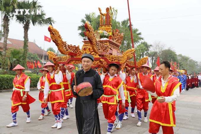 Đoàn rước kiệu của xã Hy Cương. Ảnh: Tạ Toàn - TTXVN vna_potal_ron_dang_le_ruoc_kieu_ve_den_hung_7322736.jpg