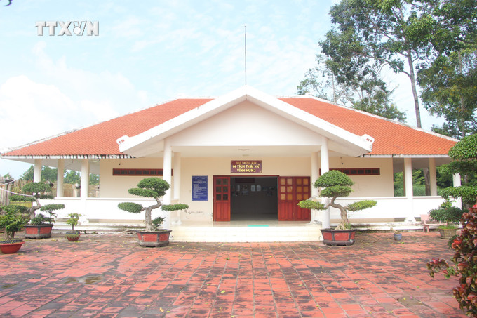 Khu nhà trưng bày các hiện vật của tháp cổ Vĩnh Hưng (Bạc Liêu). Ảnh: Chanh Đa - TTXVN vna_potal_bac_lieu_bao_ton_gia_tri_su_gan_khai_thac_du_lich_di_tich_quoc_gia_dac_biet_thap_co_vinh_hung_7498804 (1).jpg