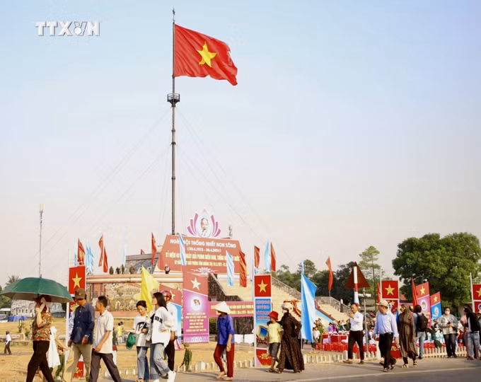 vna_potal_le_thuong_co_“thong_nhat_non_song”_tai_doi_bo_hien_luong-ben_hai_7352247.jpg