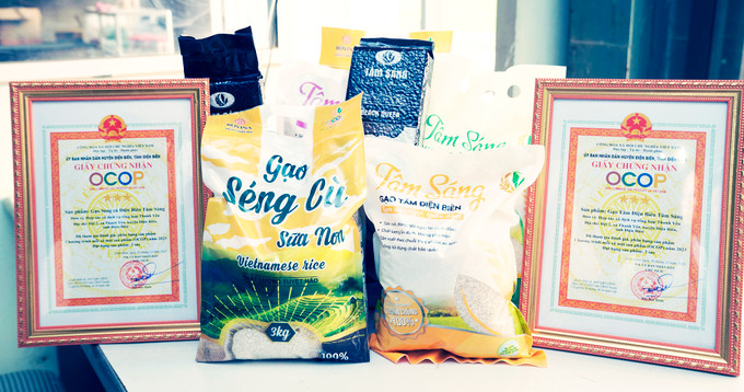 Sản phẩm gạo của Hợp tác xã Dịch vụ tổng hợp Thanh Yên, xã Thanh Yên, huyện Điện Biên được chứng nhận sản phẩm OCOP 3 sao của tỉnh Điện Biên. Ảnh: Hoàng Tâm _DUC8310.JPG