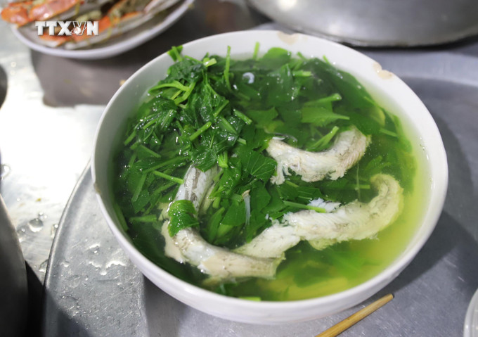 Bát canh cá cháo trong bữa cơm hàng ngày của người dân xứ biển Diễn Châu (Nghệ An). Ảnh: Xuân Tiến - TTXVN vna_potal_canh_ca_chao_-_mon_an_dac_trung_cua_nguoi_dan_xu_bien_dien_chau_nghe_an_7703259.jpg