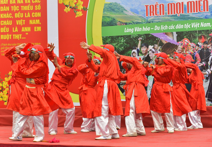 Trò diễn Xuân Phả được coi là điệu múa gắn liền với nhiều mặt của lịch sử dân tộc và có vai trò quan trọng trong kho tàng diễn xướng vũ nhạc Việt Nam. Ảnh: Hương Hiền z5191528692164_ec8132be2bea5f1762046ec755a98669.jpg