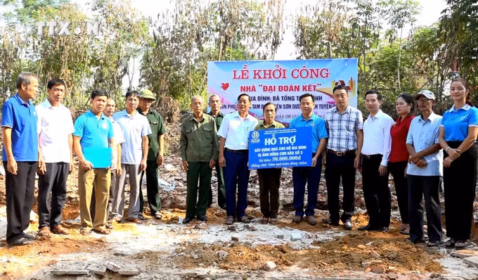 vna_potal_tuyen_quang_xoa_nha_tam_nha_dot_nat_cho_hon_7000_ho_ngheo_7762872.jpg