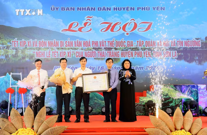 vna_potal_chung_nhan_nghi_le_“tet_xip_xi”_la_di_san_van_hoa_phi_vat_the_quoc_gia_7541740.jpg