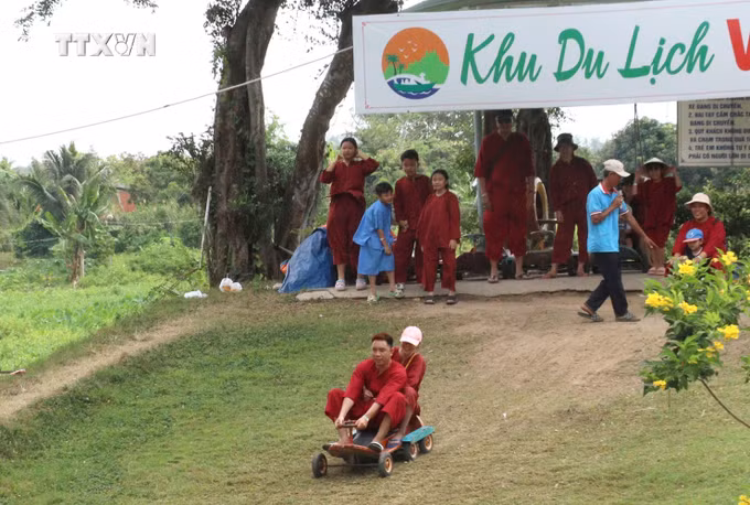 vna_potal_vinh_long_thu_hut_hon_71000_luot_du_khach_trong_dip_tet_nguyen_dan_giap_thin_2024_7228758.jpg