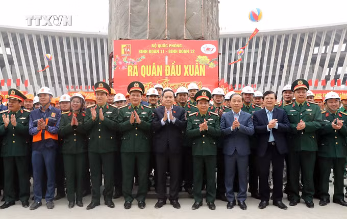 vna_potal_bo_quoc_phong_phat_dong_tet_trong_cay_xuan_giap_thin_2024_7229238.jpg