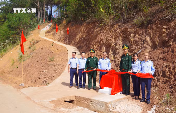 vna_potal_lang_son_khanh_thanh_duong_nhanh_len_coc_moc_bien_gioi_7076222.jpg