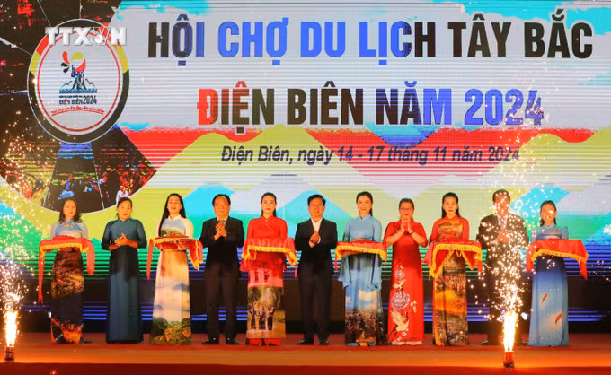 vna_potal_khai_mac_hoi_cho_du_lich_tay_bac_-_dien_bien_nam_2024_7704685.jpg