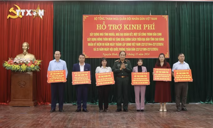 vna_potal_bo_tong_tham_muu_qdnd_viet_nam_trao_kinh_phi_ho_tro_xay_dung_nha_tinh_nghia_tai_tinh_cao_bang_7701529.jpeg