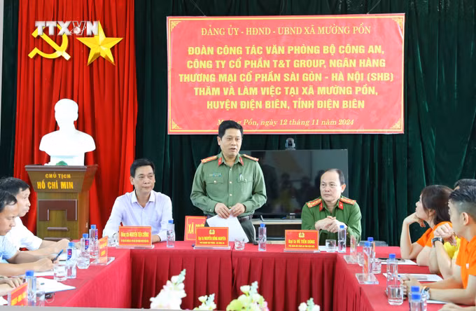 vna_potal_trao_kinh_phi_ho_tro_xay_dung_nha_o_cho_nguoi_dan_vung_lu_muong_pon_dien_bien_7700440.jpg