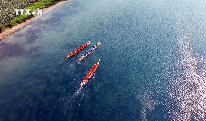 vna_potal_quang_binh_soi_noi_le_hoi_dua_thuyen_truyen_thong_va_hoi_thi_ca_tram_song_son_7349715.jpg