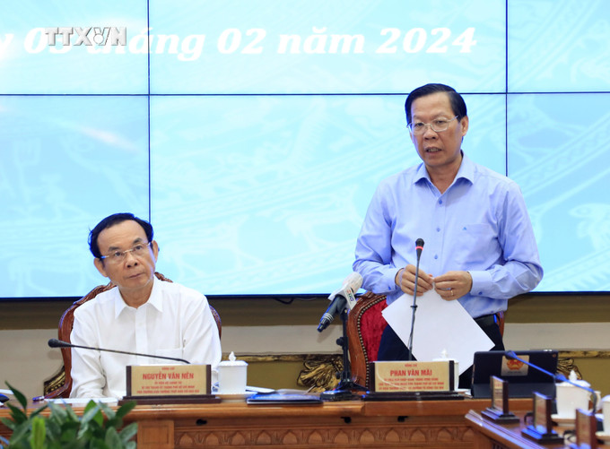 Chủ tịch UBND Thành phố Hồ Chí Minh Phan Văn Mãi báo cáo tại Hội nghị. Ảnh: Văn Điệp - TTXVN vna_potal_thu_tuong_chu_tri_hoi_nghi_trien_khai_nghi_quyet_982023qh15_cua_quoc_hoi_7211657.jpg