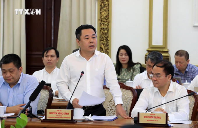 Phó Chủ tịch Ủy ban Quản lý vốn nhà nước tại doanh nghiệp Nguyễn Ngọc Cảnh báo cáo. Ảnh: Văn Điệp – TTXVN vna_potal_thu_tuong_chu_tri_hoi_nghi_trien_khai_nghi_quyet_982023qh15_cua_quoc_hoi_7211683.jpg