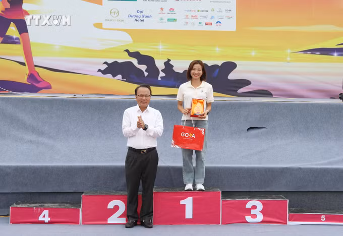 vna_potal_nghe_an_be_mac_giai_marathon_“hanh_trinh_ve_lang_sen_2024”_7421447.jpg